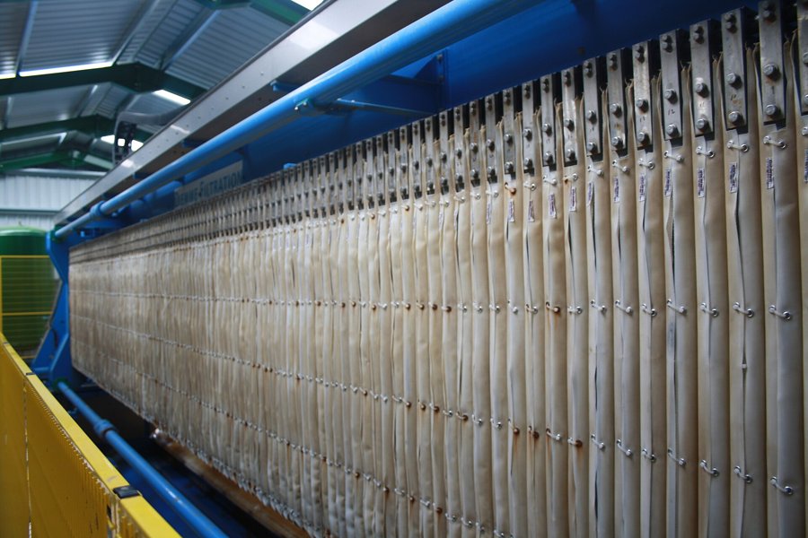Filter press plate pack in a mineral washing installation
